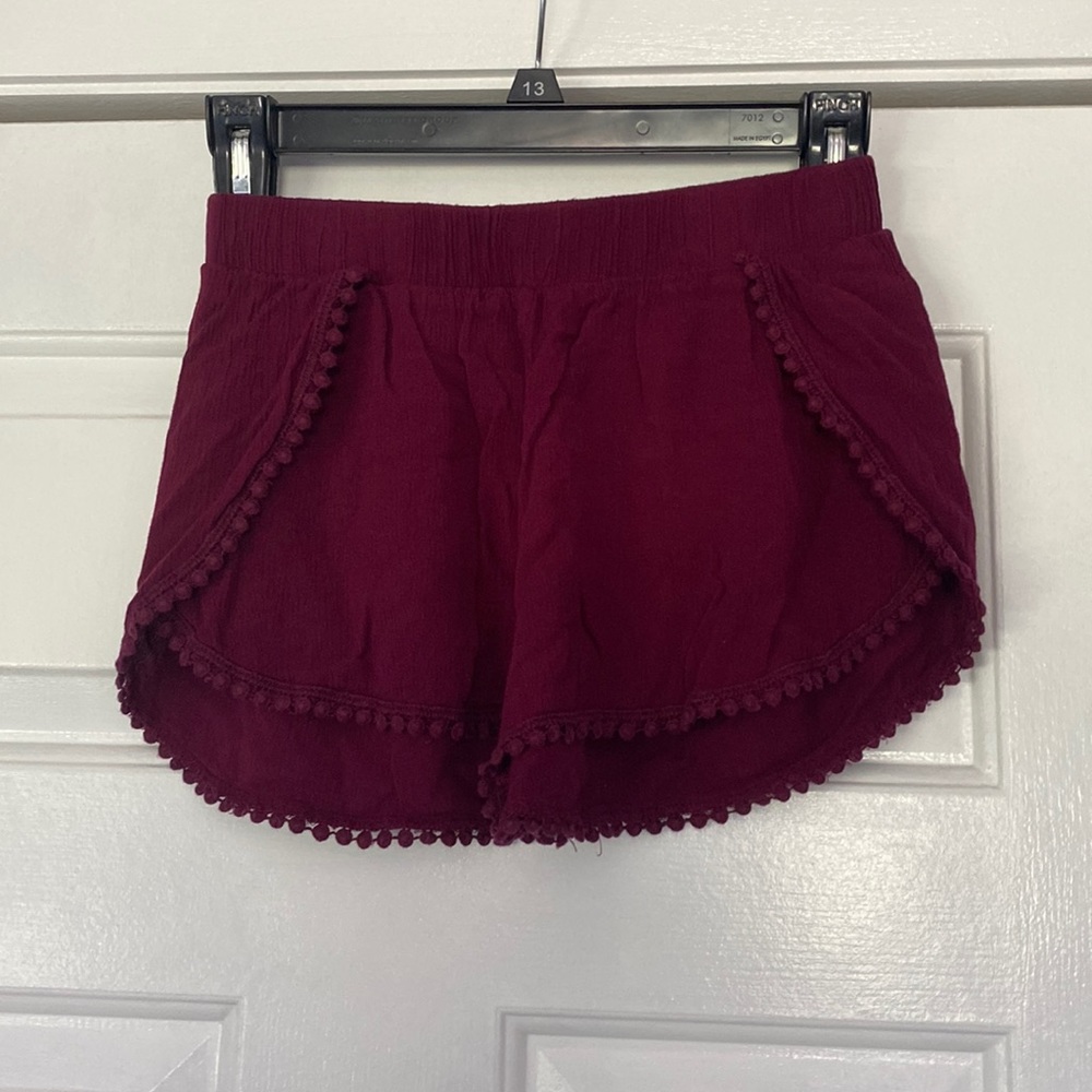 Burgundy shorts with ruffled bottom
